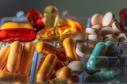 Arzneimittelsicherheit vitamins 7661774 1280 Ri Butov auf Pixabay