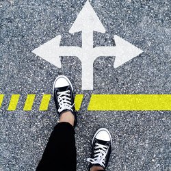 Interview Busbegleitung choose the right direction 1536336 Rama Krishna Karumanchi auf Pixabay