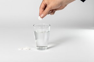 Anwendung Darreichungsform Brausetablette Wasserglas Quelle ABDA