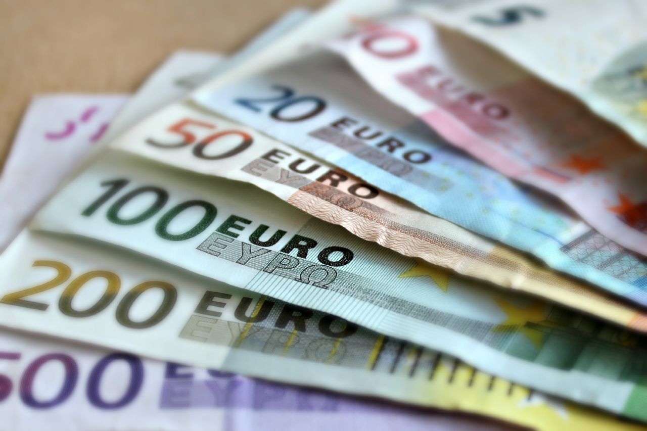 3 finanzielle hilfen bank note 209104 pixabay
